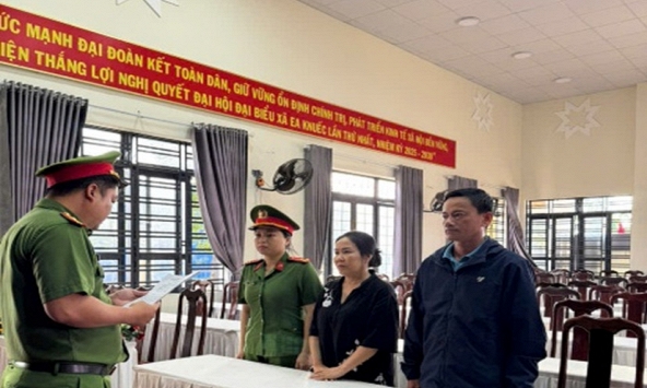 Thi hành lệnh bắt tạm giam cán bộ kiểm lâm Lê Ngọc Ánh