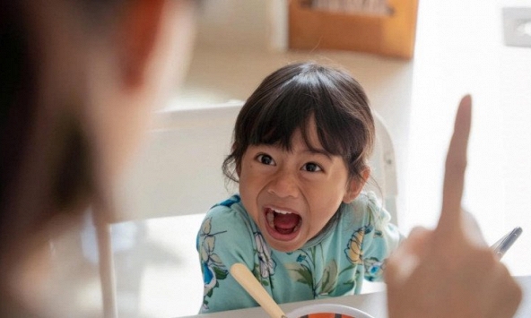 Trẻ “hay cãi” và “không cãi” từ nhỏ: Càng lớn càng khác biệt rõ rệt, bố mẹ biết sớm ngày nào hay ngày đó