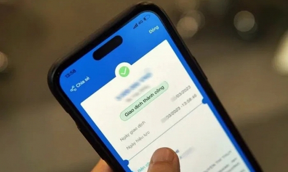 Công an xác minh giao dịch chuyển khoản 400 triệu đồng của một người dân