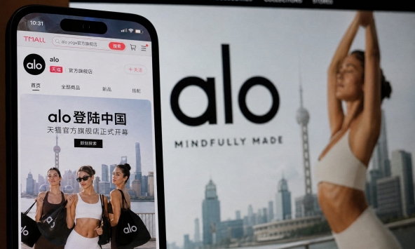 ALO Yoga lặng lẽ vào Trung Quốc: Chẳng làm gì ngoài đổi ảnh Triệu Lộ Tư, mở bán 1 phút thu 38 tỷ đồng