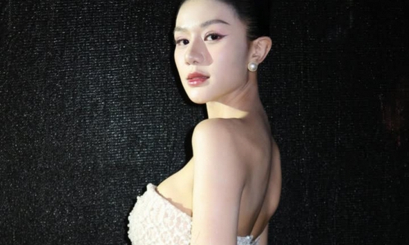 Hoa hậu Việt Nam trổ tài thiện xạ, chưa kịp ngắm đã bắn đổ tim người xem với vóc dáng không thể ấn tượng hơn