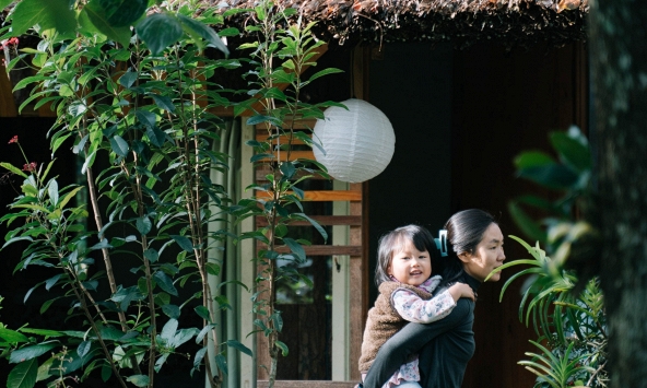 Làm thế nào để trả lời khi con hỏi: 'Sao con không có ông bà nội?'