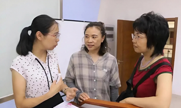 Nhắn tin cho phụ huynh lúc tối muộn, cô giáo bất ngờ bị mắng xối xả: Cộng đồng mạng đọc tin nhắn xong, ai cũng bênh cô