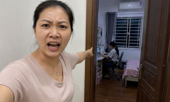 'Tôi vừa đạp tung cửa phòng con gái để phá khoá cửa' - Chia sẻ bức xúc cực độ của 1 phụ huynh Hà Nội gây tranh cãi 