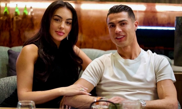 Từ cuộc gặp định mệnh đến ngày cưới, 10 năm của Ronaldo và Georgina xuất hiện điểm trùng hợp kỳ lạ không ai giải thích nổi