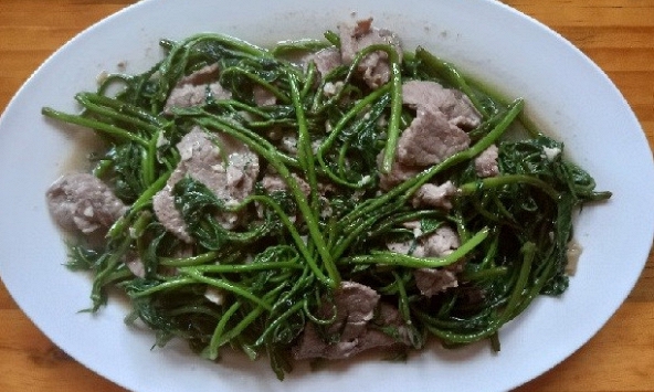 Việt Nam có loại rau bình dân, xưa mọc đầy vườn không ai thèm ăn nhưng là “thuốc quý” cho gan, dạ dày, phòng ung thư