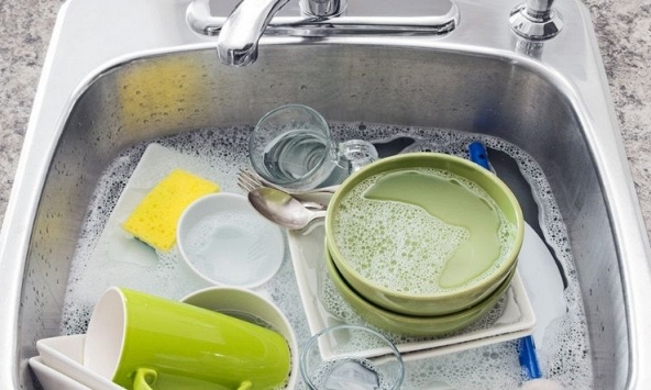 Lời khuyên cho những người ngâm bát đũa trong bồn rửa qua đêm 