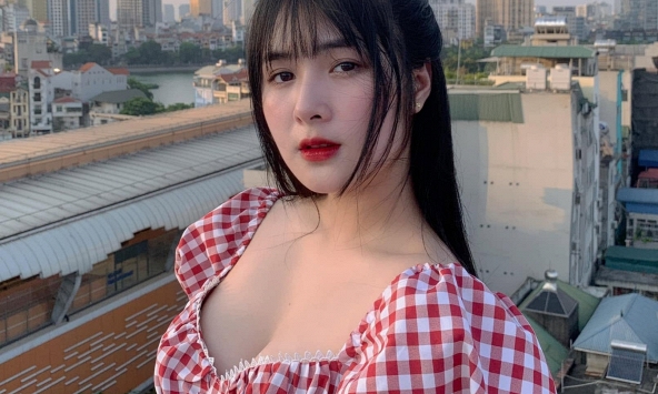 Gái xinh Quỳnh Alee 'var' trực diện Saigon Phantom
