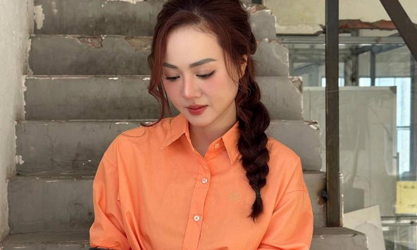 Vợ U40 của nam NSND hàng đầu Việt Nam đăng tin nhắn được khuyên 'tìm mối quan hệ thầm kín, bí mật'