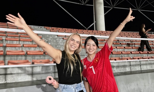 Cận cảnh màn đọ sắc của vợ Xuân Son cùng nàng WAG hotgirl xứ Nghệ
