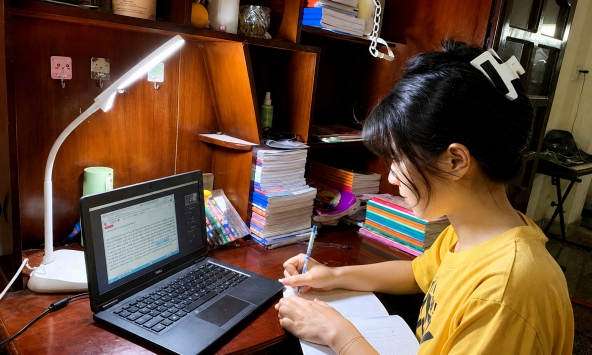 Con gái đỗ đại học, bố định cho ở nhờ nhà bác ruột nhưng nghe một câu liền đổi ý: 'Ở được, nhưng phải tự lo tiền ăn'