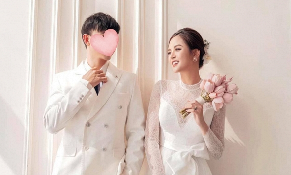 Ảnh cưới đẹp chấn động của Thu Quỳnh, chú rể gây sốt vì quá đẹp trai