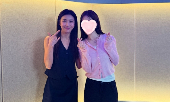 Ha Ji Won gặp đối thủ: 2 mỹ nhân U50 không thoát khỏi tuổi 30