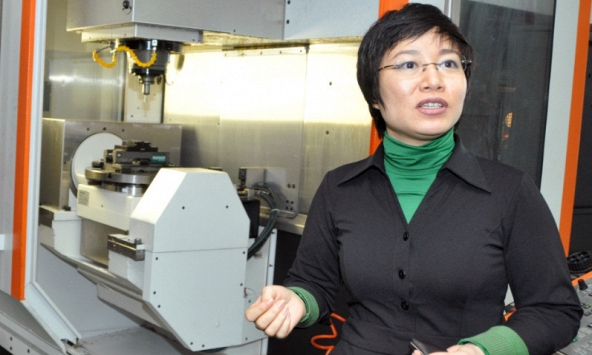 PGS.TS Nguyễn Thị Hồng Minh cùng nhóm tối ưu gia công thép khuôn