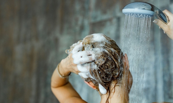 Vì sao không nên gội đầu mỗi ngày?