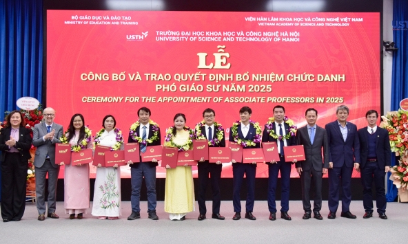 PGS.TS Mai Thị Phương Nga thử nano selen giúp rễ lúa dài gấp 3