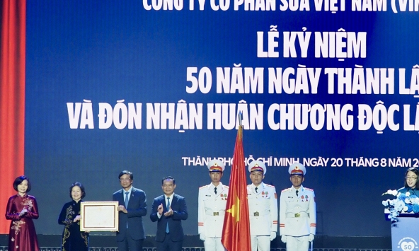 Sau danh hiệu Anh hùng Lao động, Vinamilk tiếp tục đón nhận Huân chương Độc lập hạng Nhất