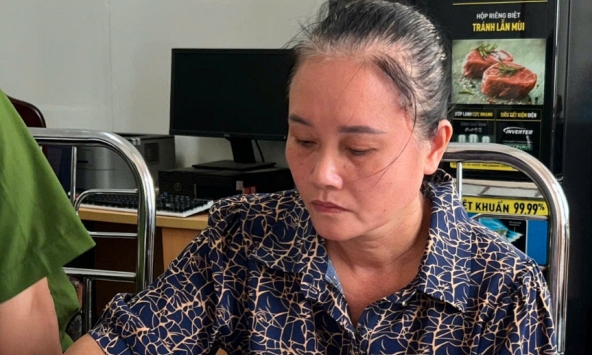 Cựu nhân viên bệnh viện Nguyễn Thị Thu Hà SN 1980 ra đầu thú