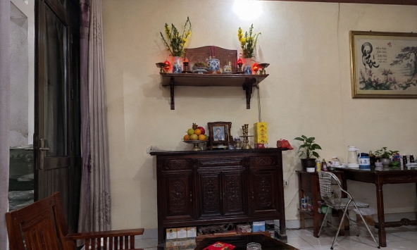 Vì sao bàn thờ tổ tiên thường được đặt ở vị trí cao trong nhà?