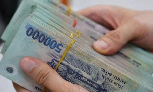 Công an xác minh 400.000.000 đồng tiền mặt nằm chơ vơ trên đường