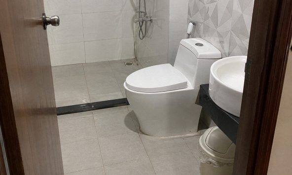 Bồn cầu bị tắc nên làm gì đầu tiên?