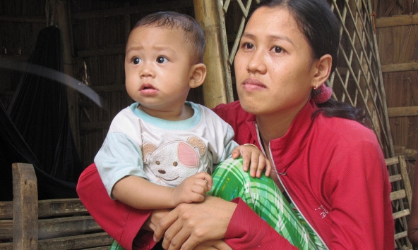 Cha mẹ đơn thân nghèo sẽ được trợ cấp 540.000 đồng mỗi con