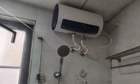 Lời khuyên cho những gia đình bật bình nóng lạnh cả ngày