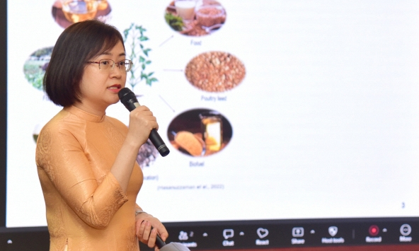 NCS Bùi Phương Thảo tìm cách tăng sức chống bệnh cho đậu tương
