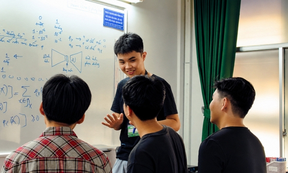 Bí quyết học tập của thủ khoa Singapore Trần Phan Anh Danh: ‘Kỷ luật và khả năng tự học quan trọng hơn năng khiếu’