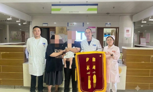 Bé 6 tháng tuổi nứt sọ, tụ máu não nguy kịch sau cú ngã từ trên giường