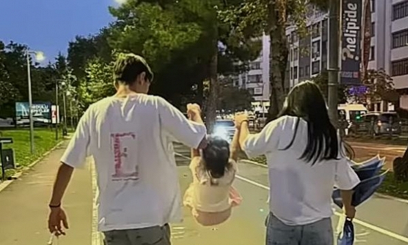'Bố đánh mẹ, mẹ kêu lên vì đau': Thắc mắc của cháu khiến bà nội ngại ngùng, không biết phải mở lời thế nào