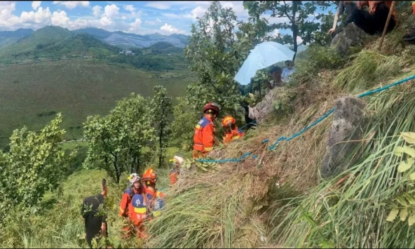 Cụ ông 93 tuổi lên núi hái thuốc rồi mất tích, 3h sáng đội cứu hộ bất ngờ phát hiện tín hiệu lạ