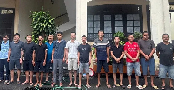 Công an bất ngờ kiểm tra lúc 16 giờ 20 phút: Khởi tố 13 nhân viên lái xe của một công ty