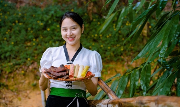 Huyền Huno nói về sản phẩm thịt trâu gác bếp: Nguyên liệu đạt tiêu chuẩn riêng, chỉ sấy thịt bằng củi nhãn