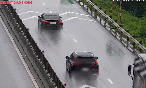 Từ 27/8 xử phạt lỗi không giữ khoảng cách trên cao tốc: Tài xế cần đi cách nhau bao nhiêu mét?