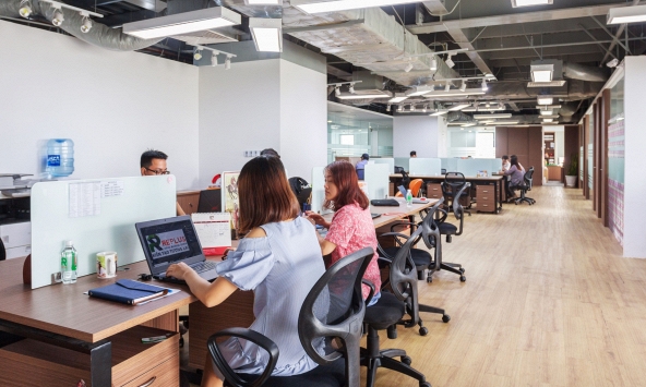 Công việc của phụ nữ có thể đổi nhiều hơn khi AI lan rộng
