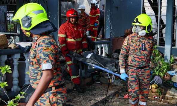 Hỏa hoạn thiêu rụi cả ngôi nhà, lính cứu hỏa tiếp cận phòng ngủ thì chứng kiến cảnh tượng ám ảnh