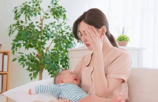 Sau sinh luôn mệt mỏi, tăng cân, rụng tóc: Cẩn thận với nguyên nhân không ngờ này