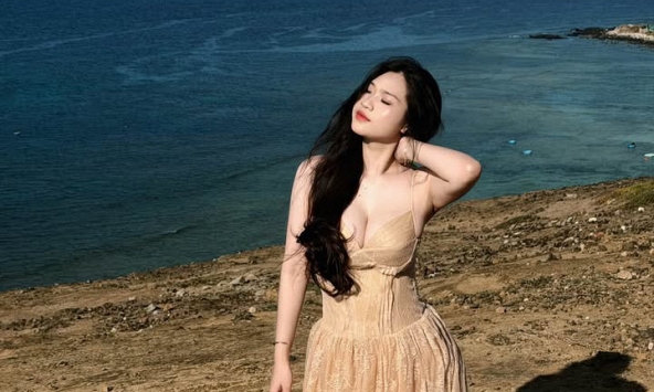 'Xả ảnh' biển trước khi hết hè, nàng hot girl xinh đẹp 'đốn tim' người xem với vóc dáng ấn tượng