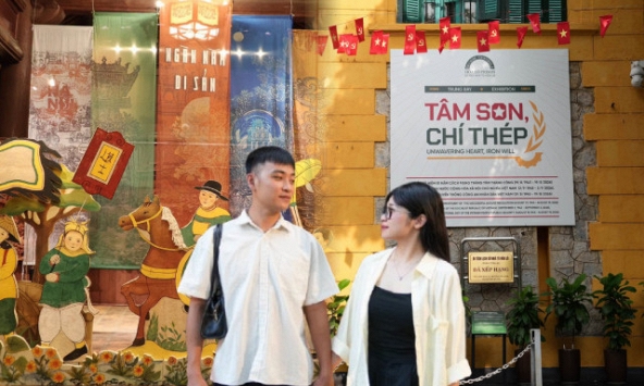 Bức tranh dài 7 mét, hơn 120 tác phẩm và những họa sĩ từ lớp 3 đến ngoài 60: Văn Miếu có gì dịp 2/9?