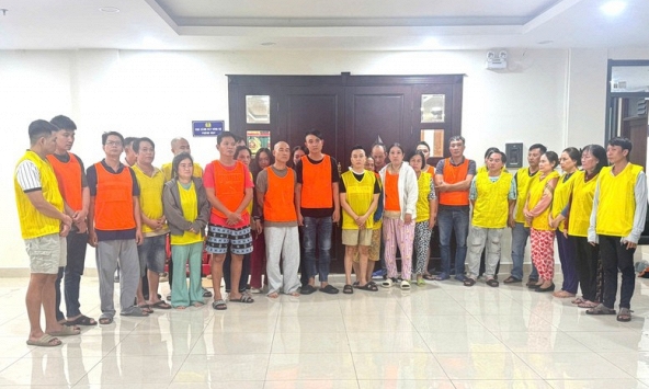 Cảnh sát đồng loạt khám xét 11 địa điểm tại nhiều tỉnh, thành: Bắt giữ Lý Hoàng Oanh và 25 người khác