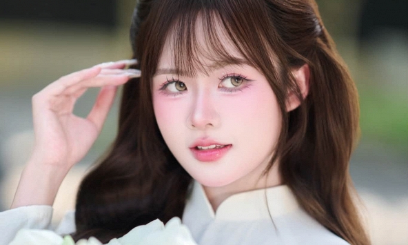 Gia nhập đường đua áo dài 2/9, hot girl khiến CĐM khen ngợi hết lời với bộ ảnh mới