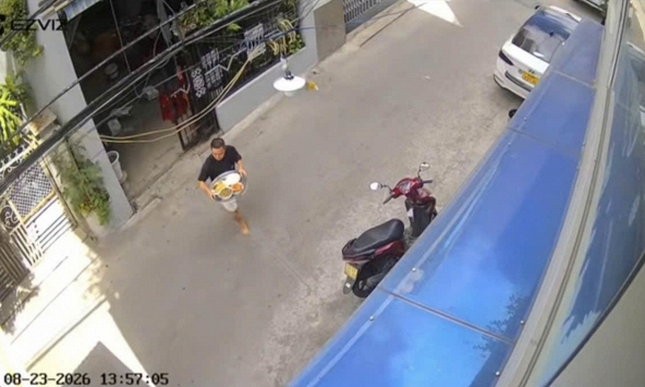 Mỗi lần nhà có đám giỗ, cặp vợ chồng lại để phần cho 2 con của hàng xóm: Câu chuyện kéo dài 21 năm