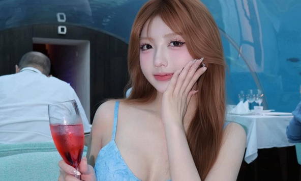 Nhan sắc ấn tượng của hot girl 2k4 đang 'khuấy đảo' CĐM, mỗi lần 'lên đồ' là lại gây thương nhớ