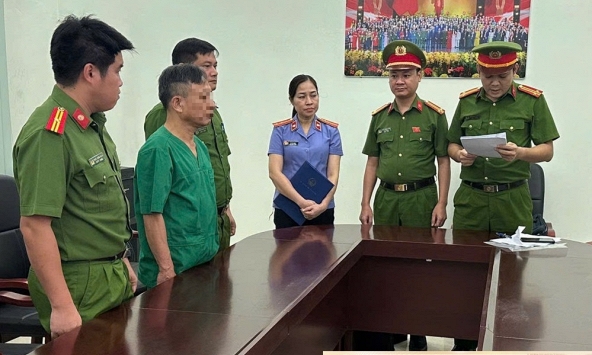 Ra quyết định khởi tố Vũ Văn Trình SN 1965, Giám đốc bệnh viện ở Ninh Bình 