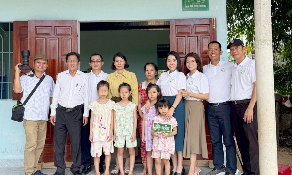 Hội đồng hương Liên xã Tư Nghĩa tại TP.HCM tặng quà, hỗ trợ xúc tiến đầu tư ở Quảng Ngãi