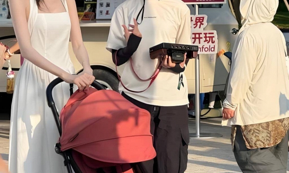Từ chối sửa ảnh để che vết rạn da! Hà Tuệ xé bỏ lớp bộ lọc 'bà mẹ quyến rũ hoàn hảo' của giới giải trí