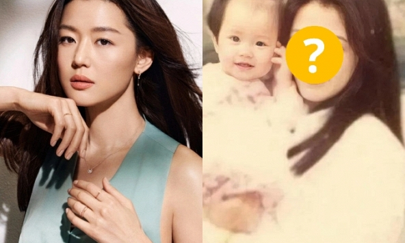 Công bố ảnh thời trẻ của mẹ Jeon Ji Hyun