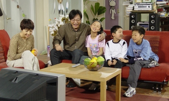 Sự thật trần trụi về tình anh em: Vì sao sau khi bố mẹ qua đời, nhiều gia đình tan đàn xẻ nghé?