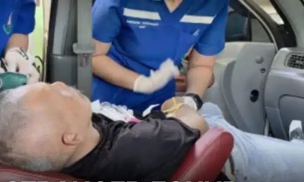 Để nhờ ô tô ở nhà người quen, khi quay lại chủ xe tá hỏa phát hiện 1 người đàn ông bất tỉnh trong xe